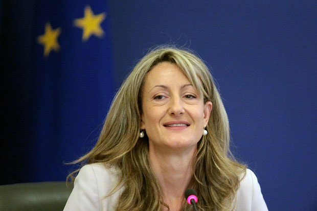 Вицепремиерът Златанова обяви началото на мащабна кампания сред бенефициенти